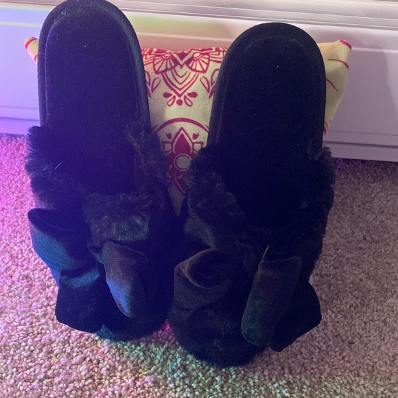 Victoria's Secret Slippers - Picture 3 of 4